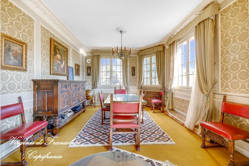 Maison - 304 m² - 10 pièces