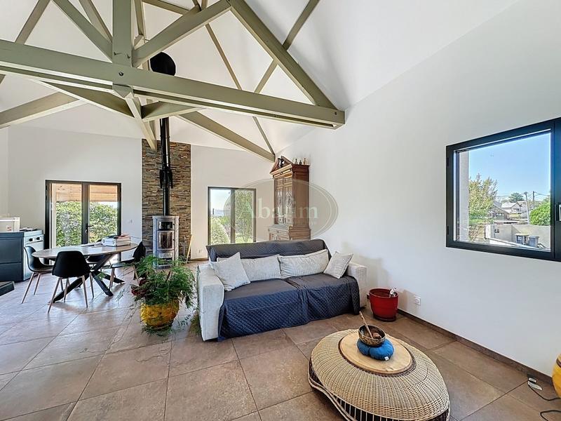 Maison - 220 m² - 5 pièces