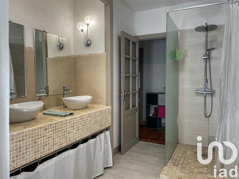 Maison - 230 m² - 7 pièces