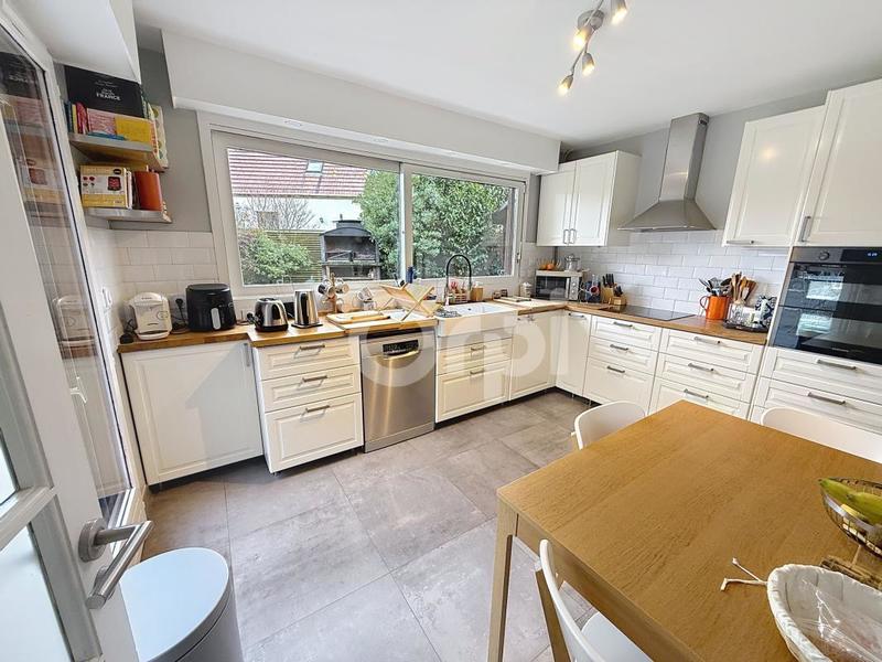 Maison - 180 m² - 6 pièces