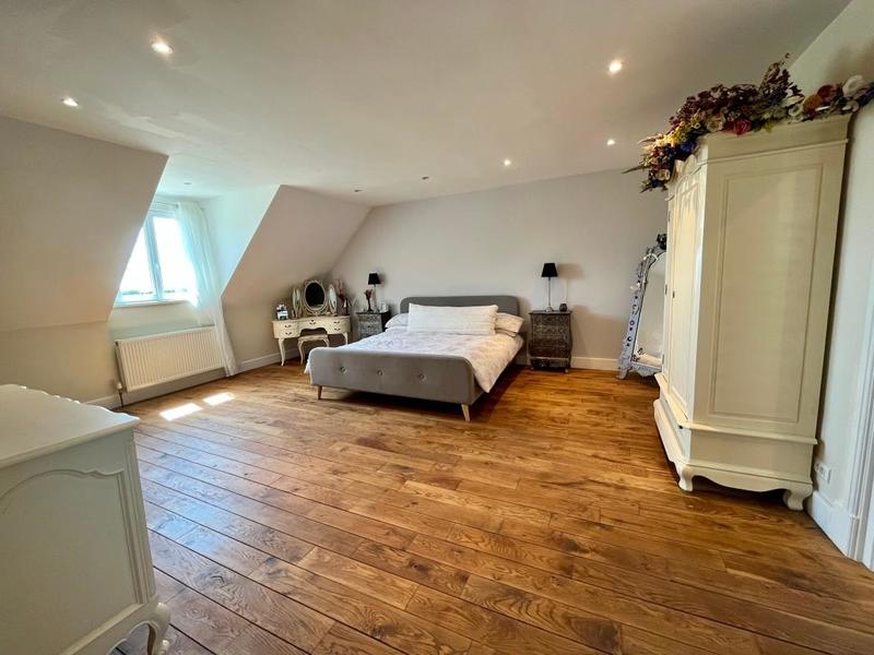 Maison - 284 m² - 8 pièces