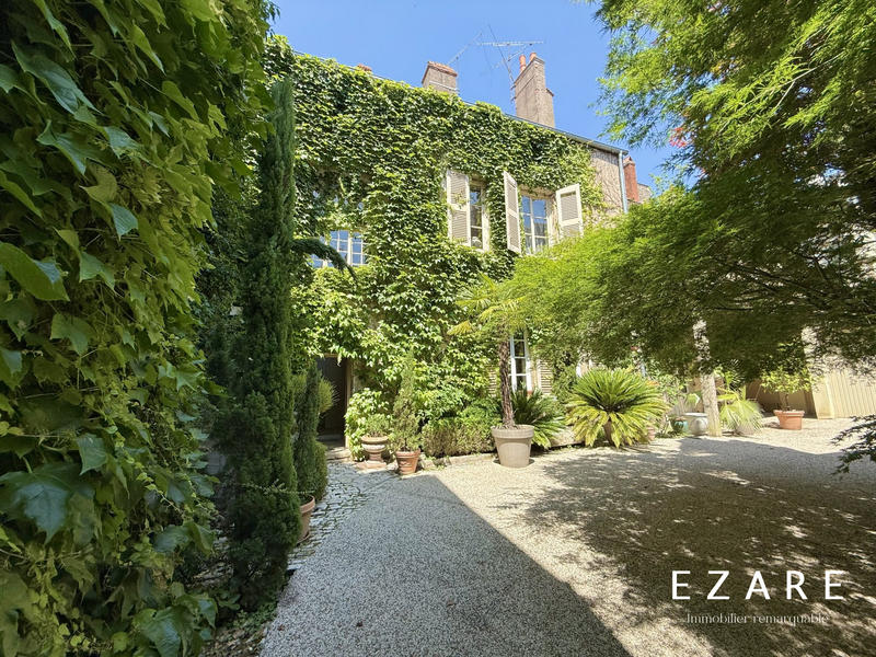 Maison - 470 m² - 15 pièces