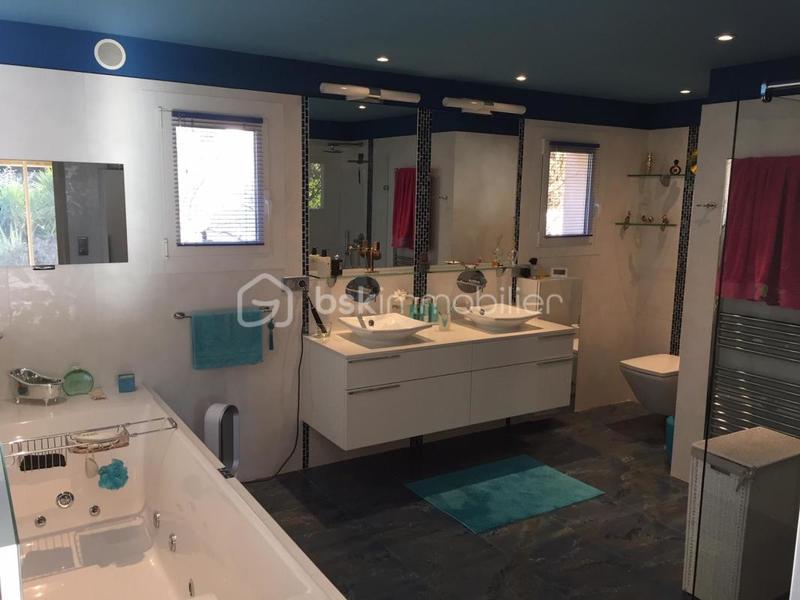 Propriété - 490 m² - 10 pièces