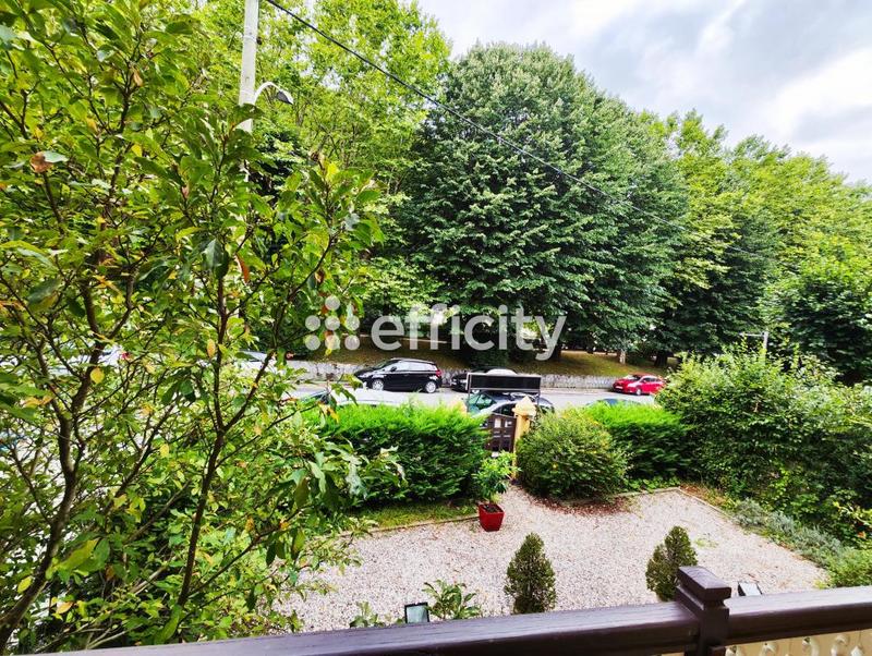 Maison - 284 m² - 10 pièces