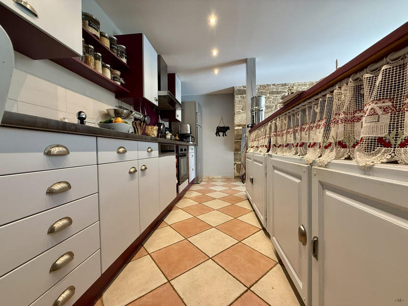 Maison - 270 m² - 6 pièces