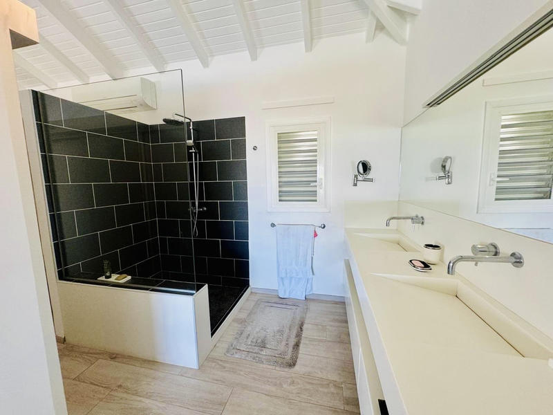 Villa - 250 m² - 5 pièces