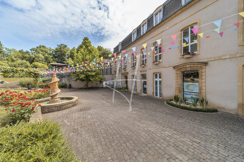 Maison - 221 m² - 7 pièces