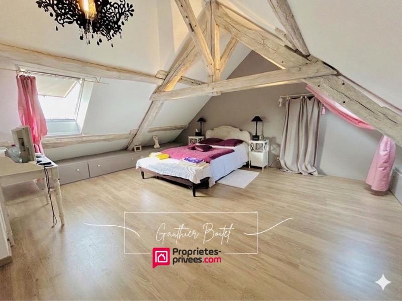 Maison - 250 m² - 9 pièces