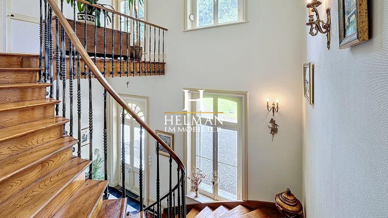 Maison - 300 m² - 8 pièces