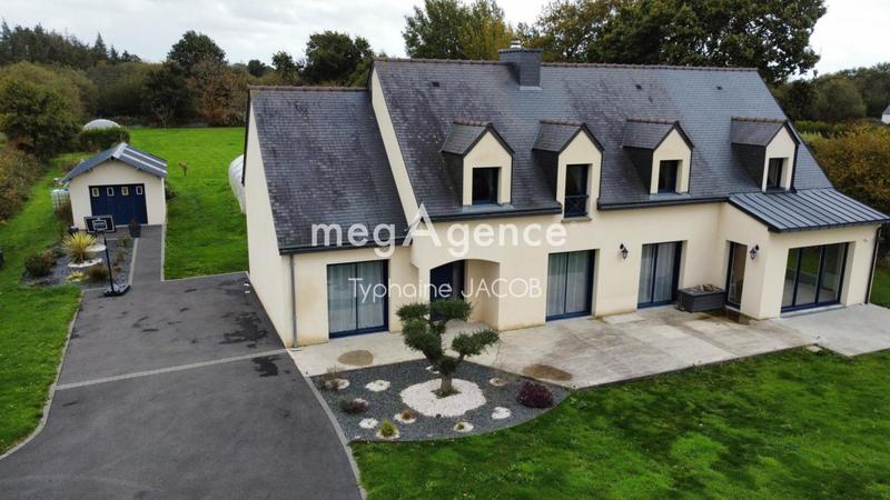 Maison - 210 m² - 10 pièces