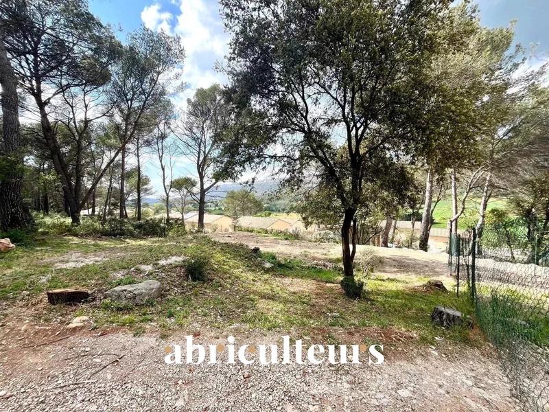 Terrain constructible - 572 m²