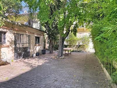 Propriété - 270 m² - 9 pièces