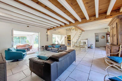 Maison - 205 m² - 7 pièces