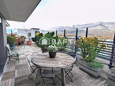 Appartement - 210 m² - 6 pièces