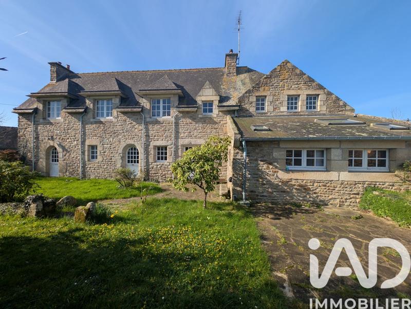 Maison - 270 m² - 8 pièces