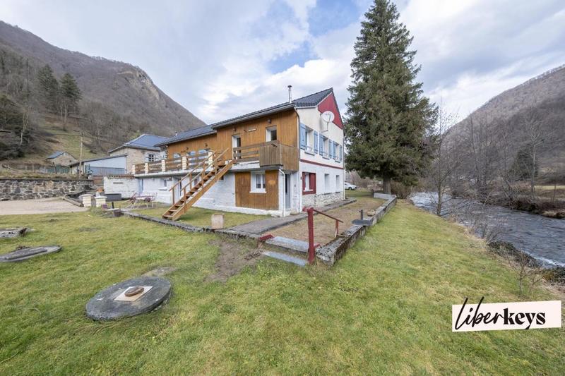 Propriété - 300 m² - 15 pièces