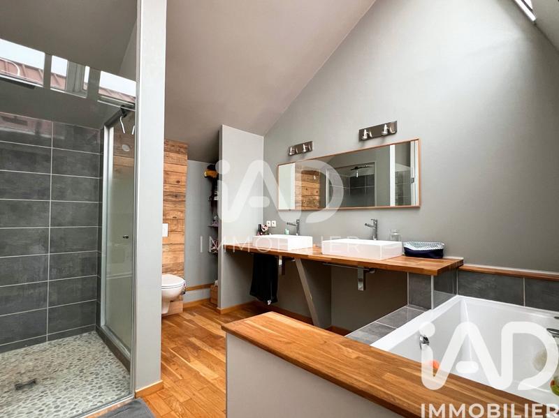 Loft - 248 m² - 8 pièces