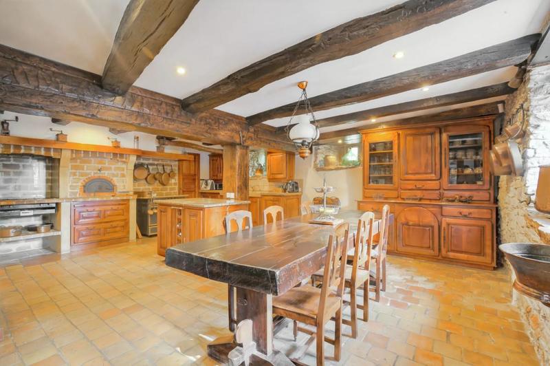 Maison - 340 m² - 10 pièces