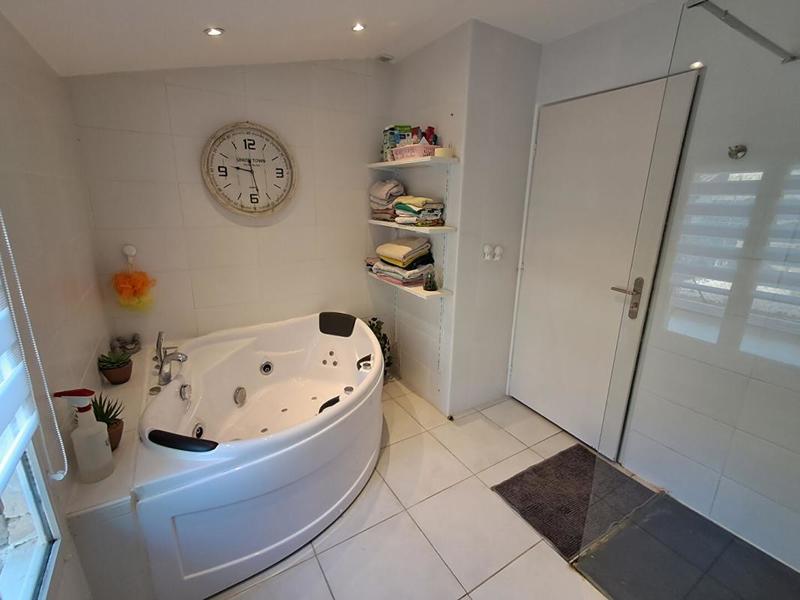 Maison - 144 m² - 8 pièces