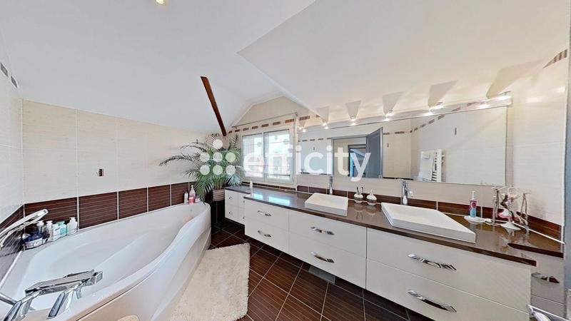 Maison - 145 m² - 5 pièces