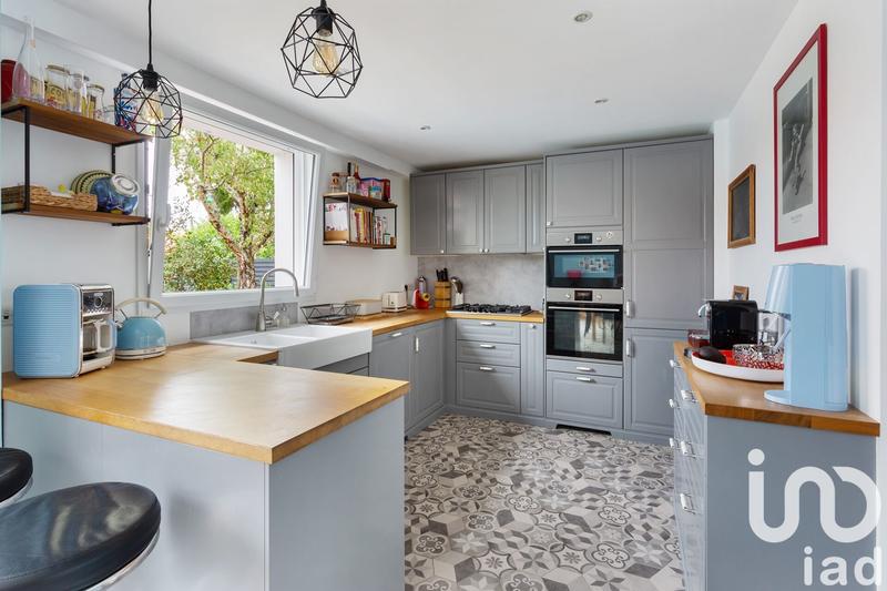 Maison - 198 m² - 9 pièces