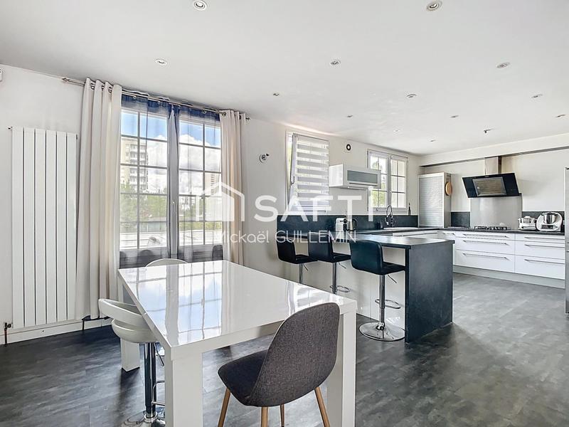 Maison - 219 m² - 8 pièces