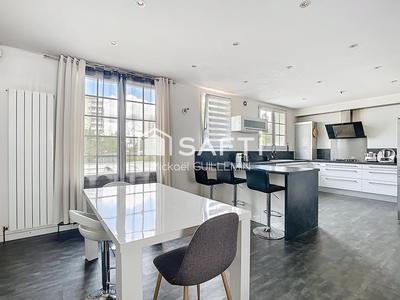 Maison - 219 m² - 8 pièces