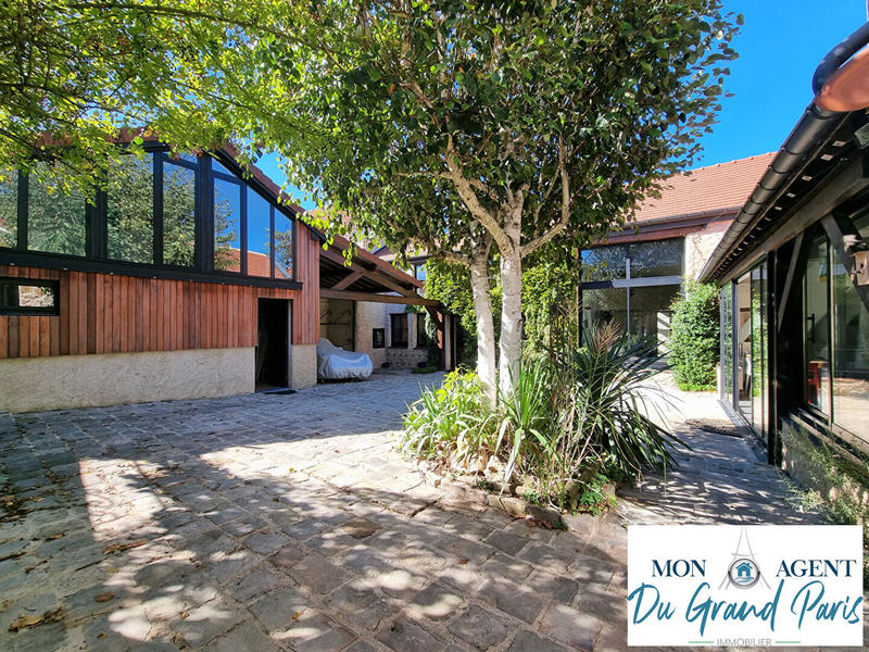 Maison - 273 m² - 8 pièces