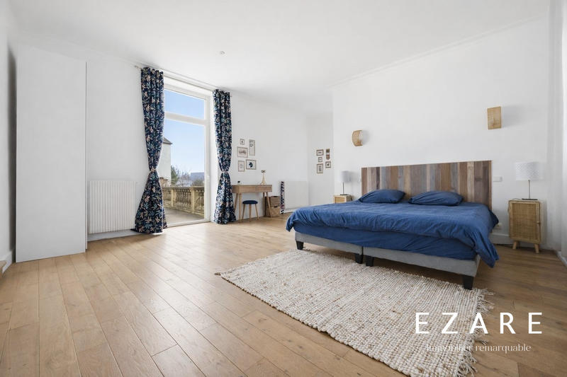 Maison - 320 m² - 12 pièces