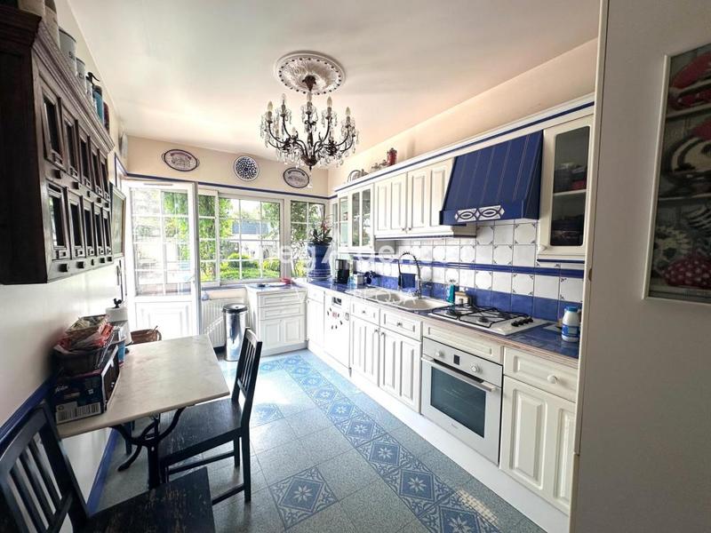 Maison - 220 m² - 7 pièces