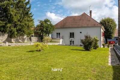 Maison - 380 m² - 13 pièces