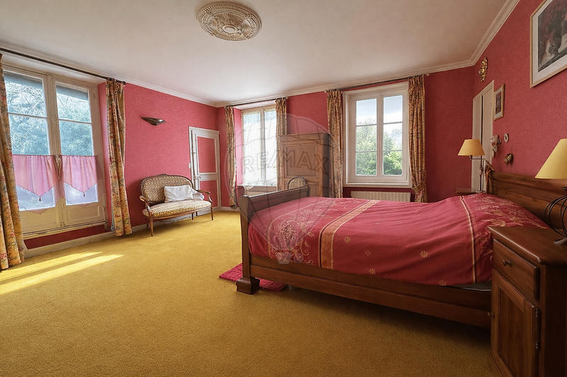 Maison - 210 m² - 7 pièces