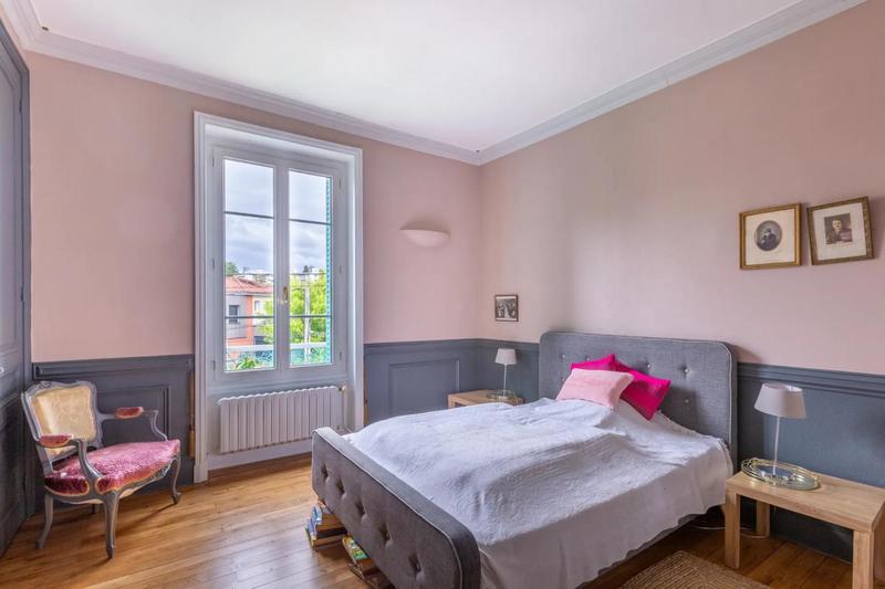 Maison - 320 m² - 8 pièces