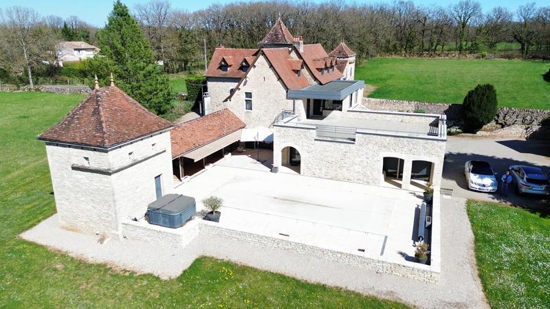 Demeure - 250 m² - 10 pièces