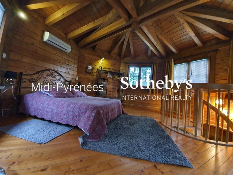 Propriété - 661 m² - 16 pièces