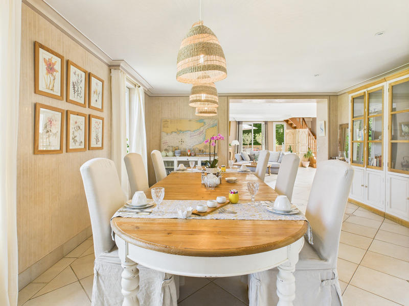 Maison - 230 m² - 7 pièces