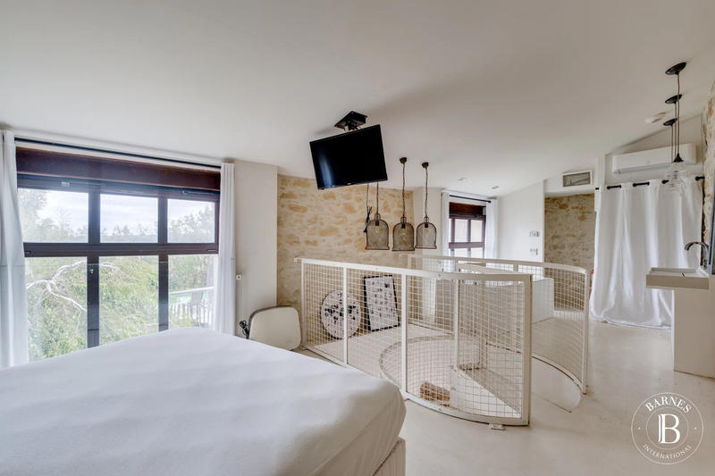 Propriété - 270 m² - 8 pièces