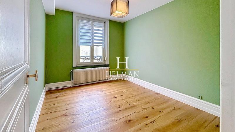 Maison - 230 m² - 11 pièces