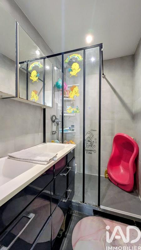 Immeuble - 77 m² - 3 pièces