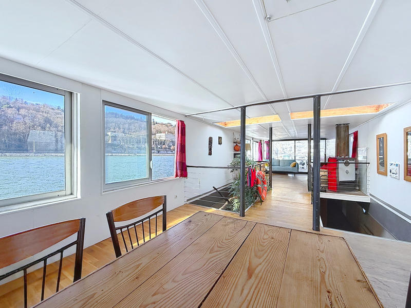 Péniche - 180 m² - 7 pièces