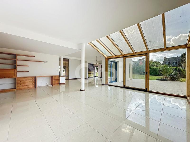 Propriété - 265 m² - 6 pièces