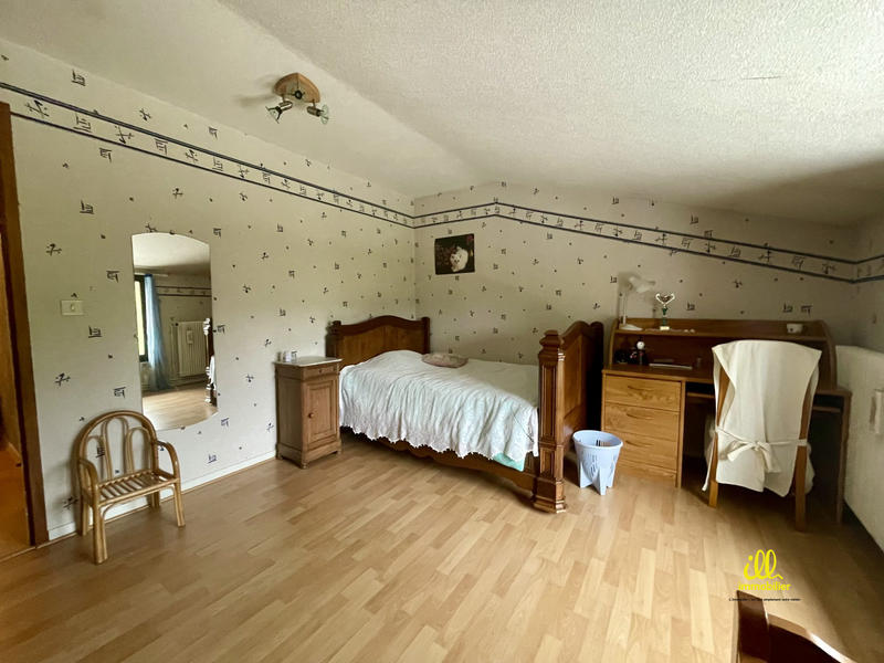 Maison - 212 m² - 7 pièces