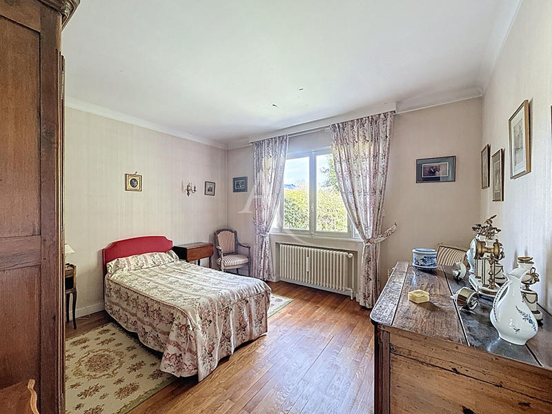 Maison - 180 m² - 7 pièces