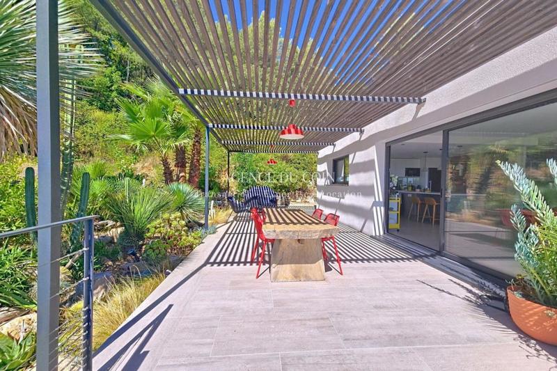 Maison - 215 m² - 6 pièces