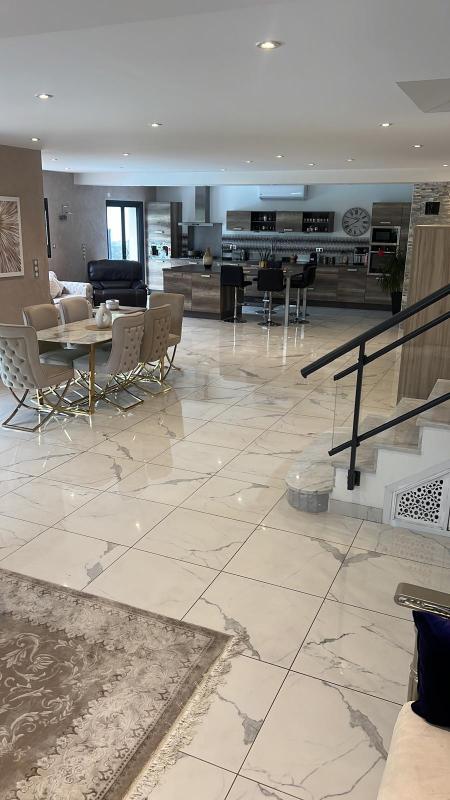 Demeure - 224 m² - 5 pièces