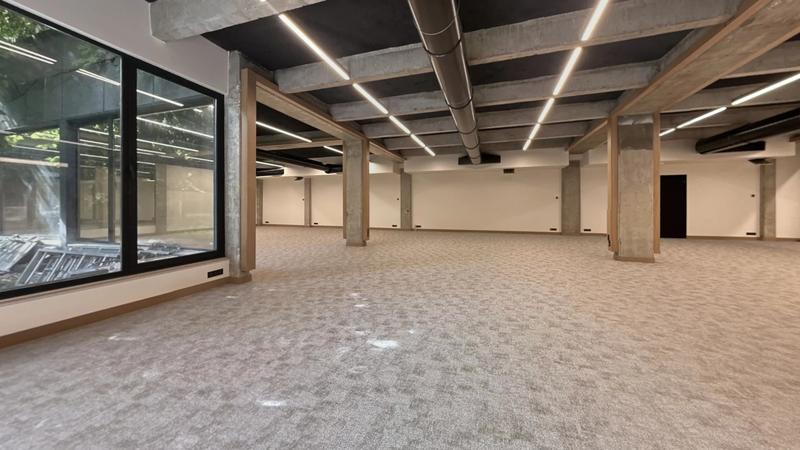 Local commercial - 711 m²