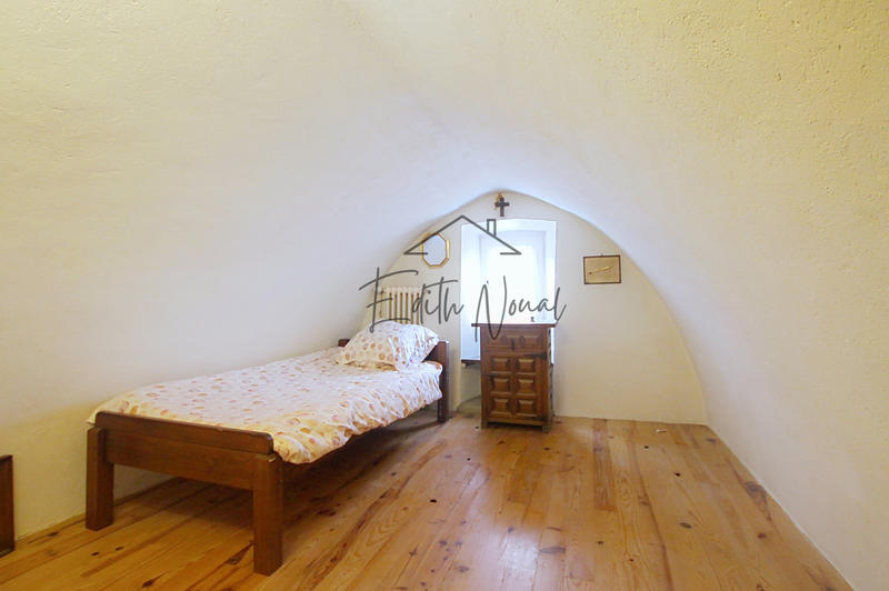 Propriété - 852 m² - 10 pièces