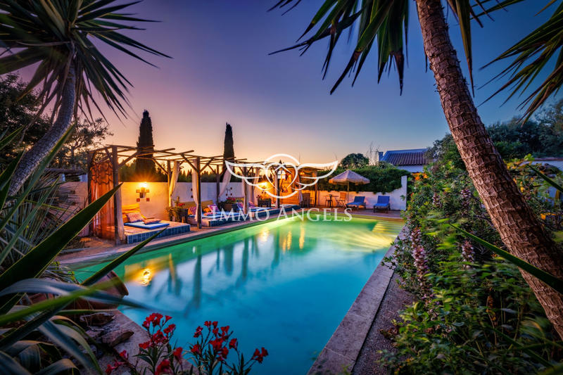 Mas - 575 m² - 21 pièces