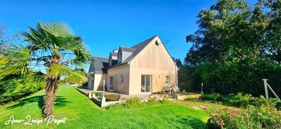 Maison - 202 m² - 9 pièces