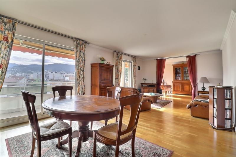 Appartement - 156 m² - 7 pièces